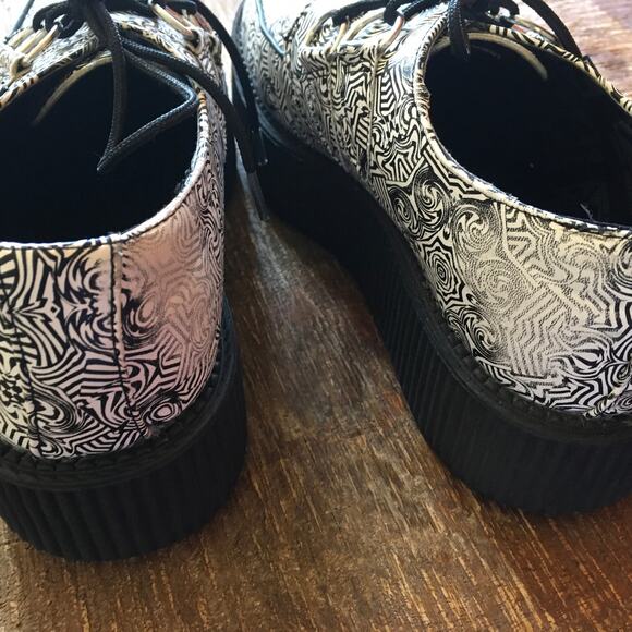 T.U.K. Mondo Creeper Loafer Mens 7 Womens 9 Black White Platform Sneaker Punk - Picture 9 of 11